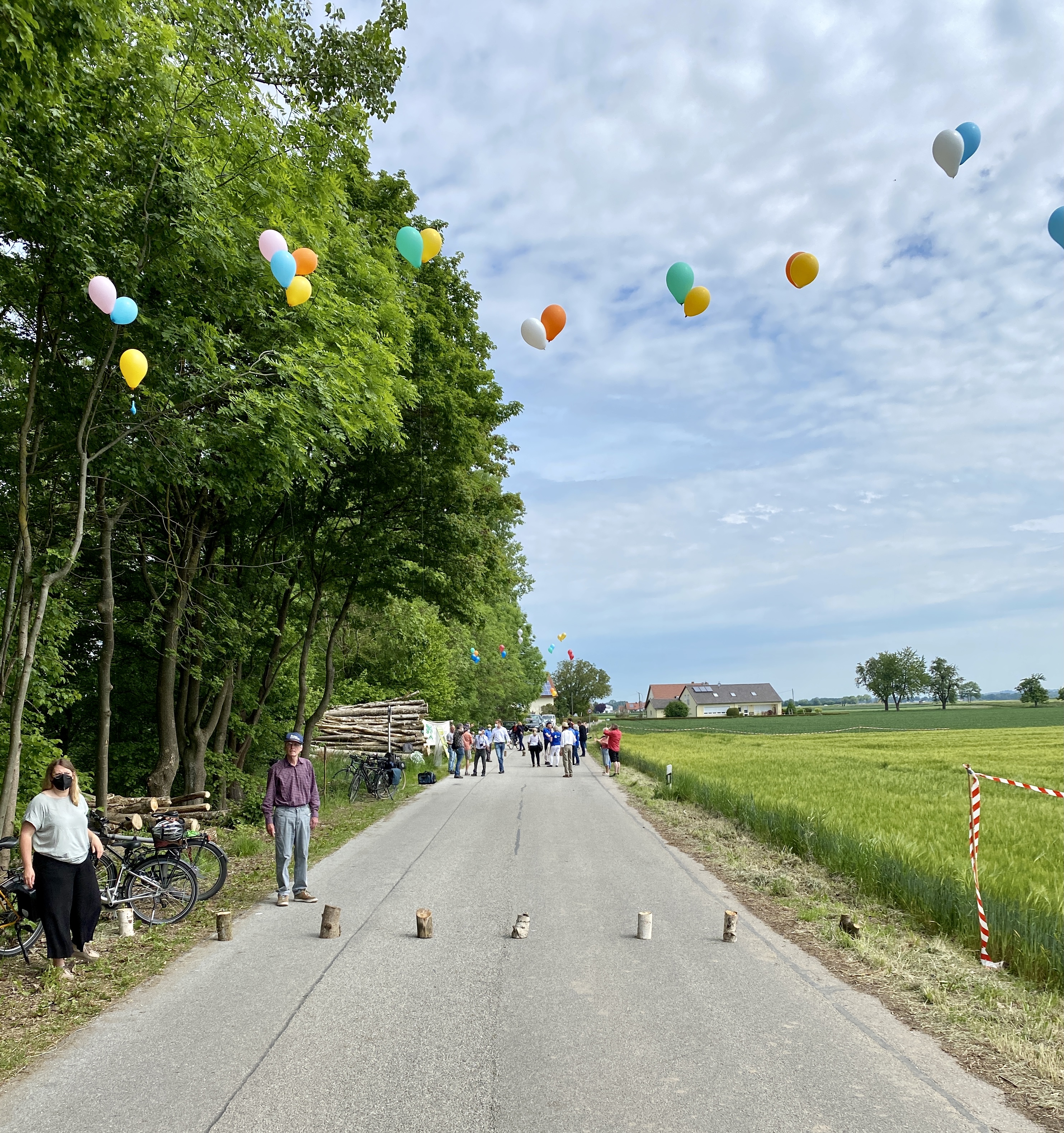 Luftballons verdeutlichen die Dimension der geplanten Bauwerke fr die Nordumfahrung Erding