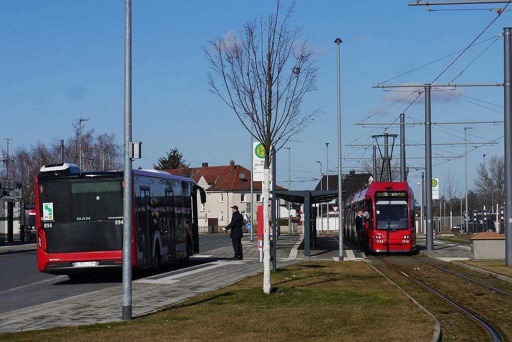 Umstieg zwischen Bus und Bahn