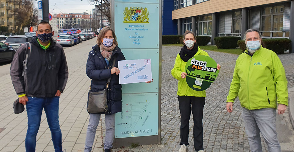 Übergabe der Unterschriften an das bayerische Gesundheitsministerium