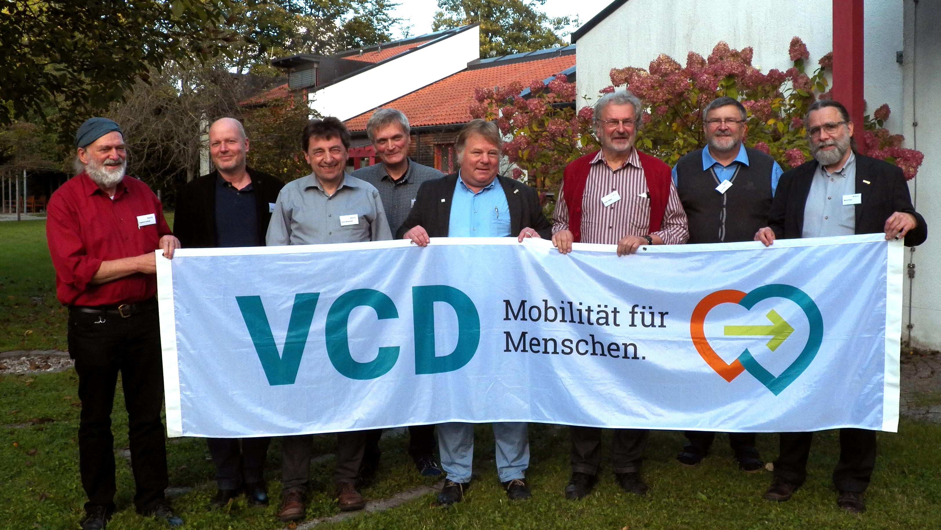 von links: Siegfried Polsfuß, Peter Brandner, Gerd Weibelzahl, Ralf Altenberger, Dr. Christian Loos, Franz Gabler, Hans Löffler, Bernd Sluka Vorstand 2020 mit dem Geschäftsführer des VCD Bayern